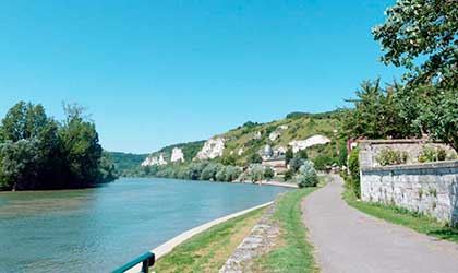 Balades à la découverte des boucles de la Seine en bateau ou en voiture